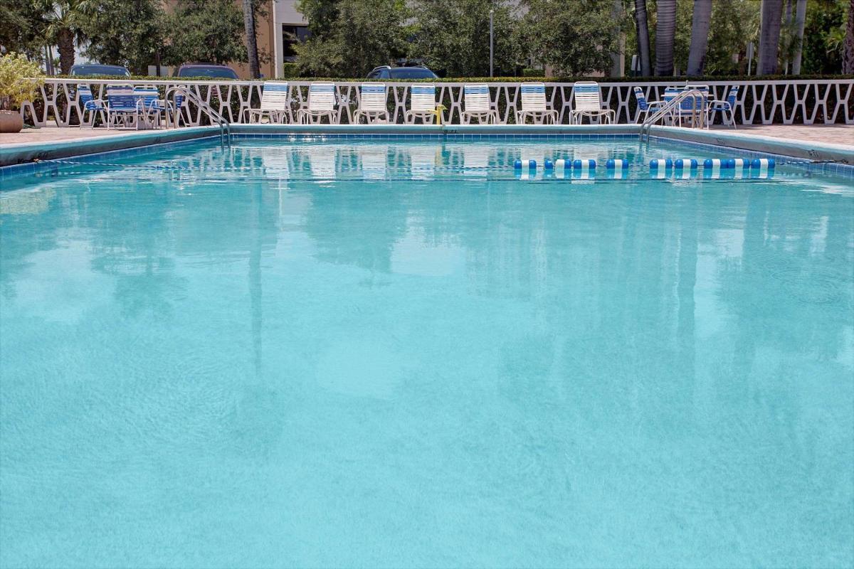 Knights Inn Hallandale - image 4