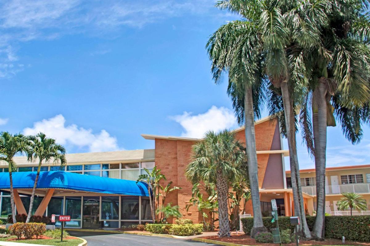 Knights Inn Hallandale - image 6