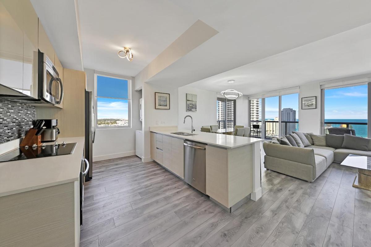 Three-Bedroom Beachwalk Resort Apartment - main image
