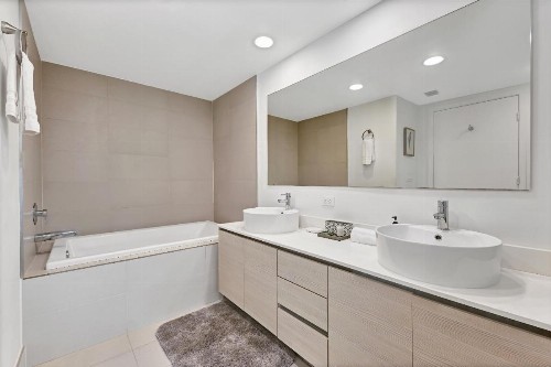 Three-Bedroom Beachwalk Resort Apartment - image 10
