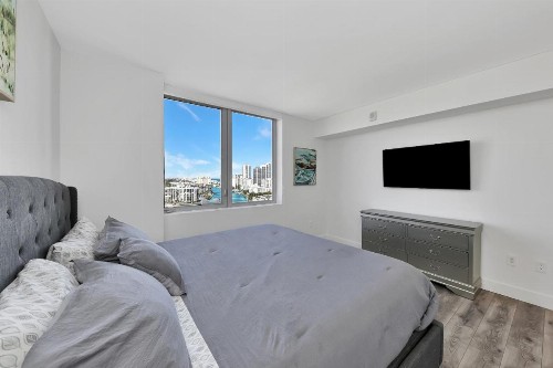 Three-Bedroom Beachwalk Resort Apartment - image 13