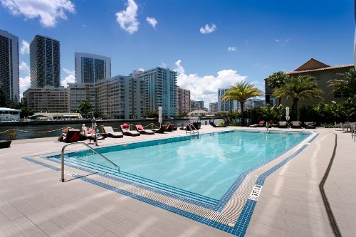 Three-Bedroom Beachwalk Resort Apartment - image 29