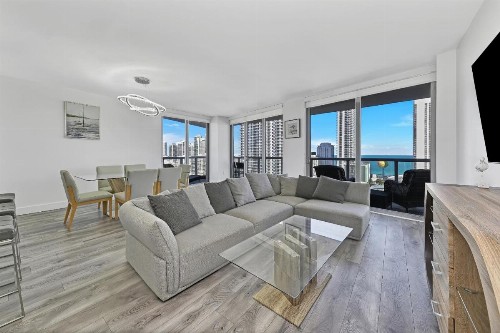 Three-Bedroom Beachwalk Resort Apartment - image 4