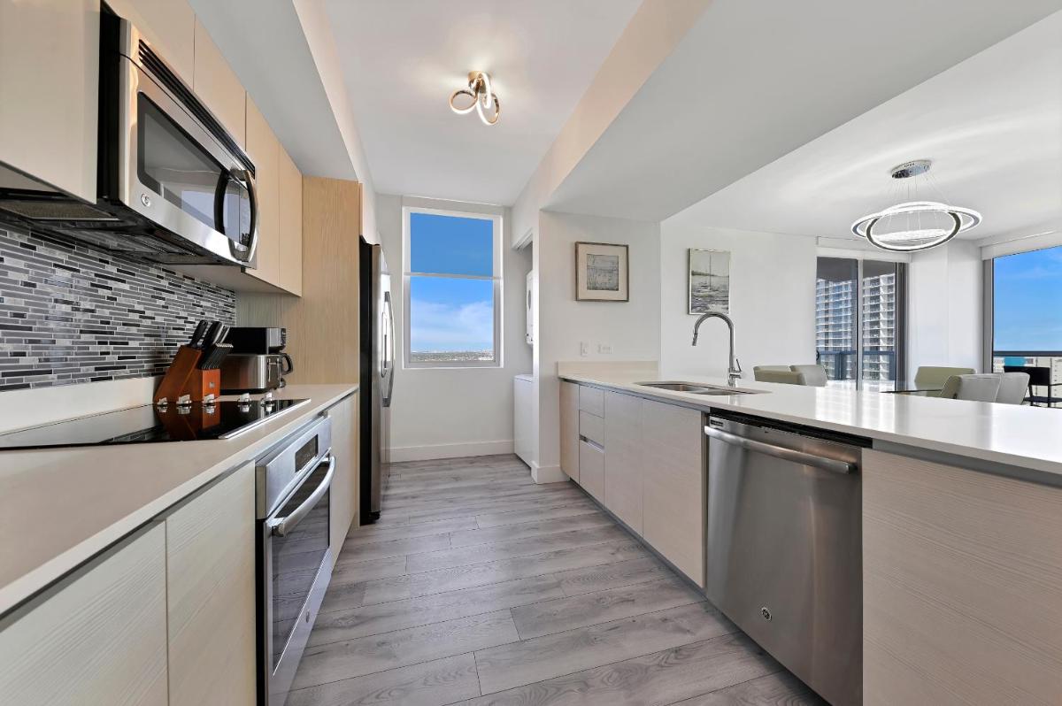 Three-Bedroom Beachwalk Resort Apartment - image 5