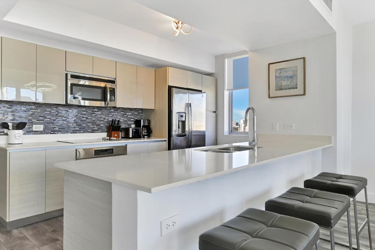 Three-Bedroom Beachwalk Resort Apartment - image 6