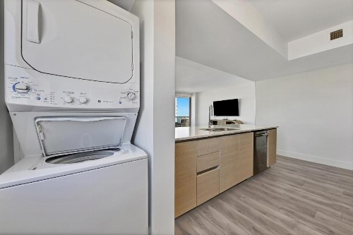 Three-Bedroom Beachwalk Resort Apartment - image 7