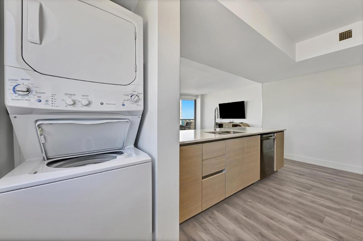 Three-Bedroom Beachwalk Resort Apartment - image 7