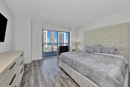 Three-Bedroom Beachwalk Resort Apartment - image 8