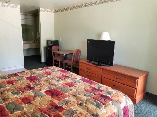 Haltom Inn Fort Worth - image 13