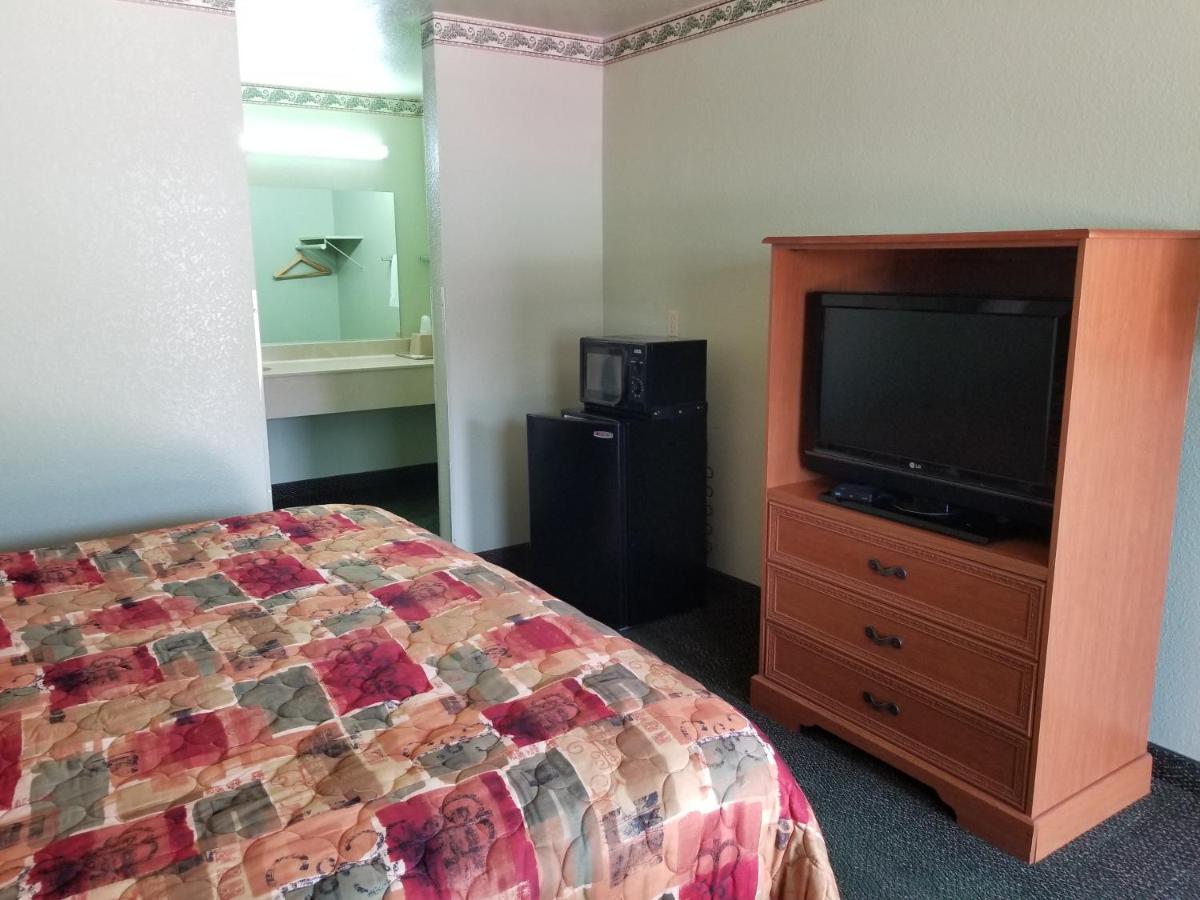 Haltom Inn Fort Worth - image 6