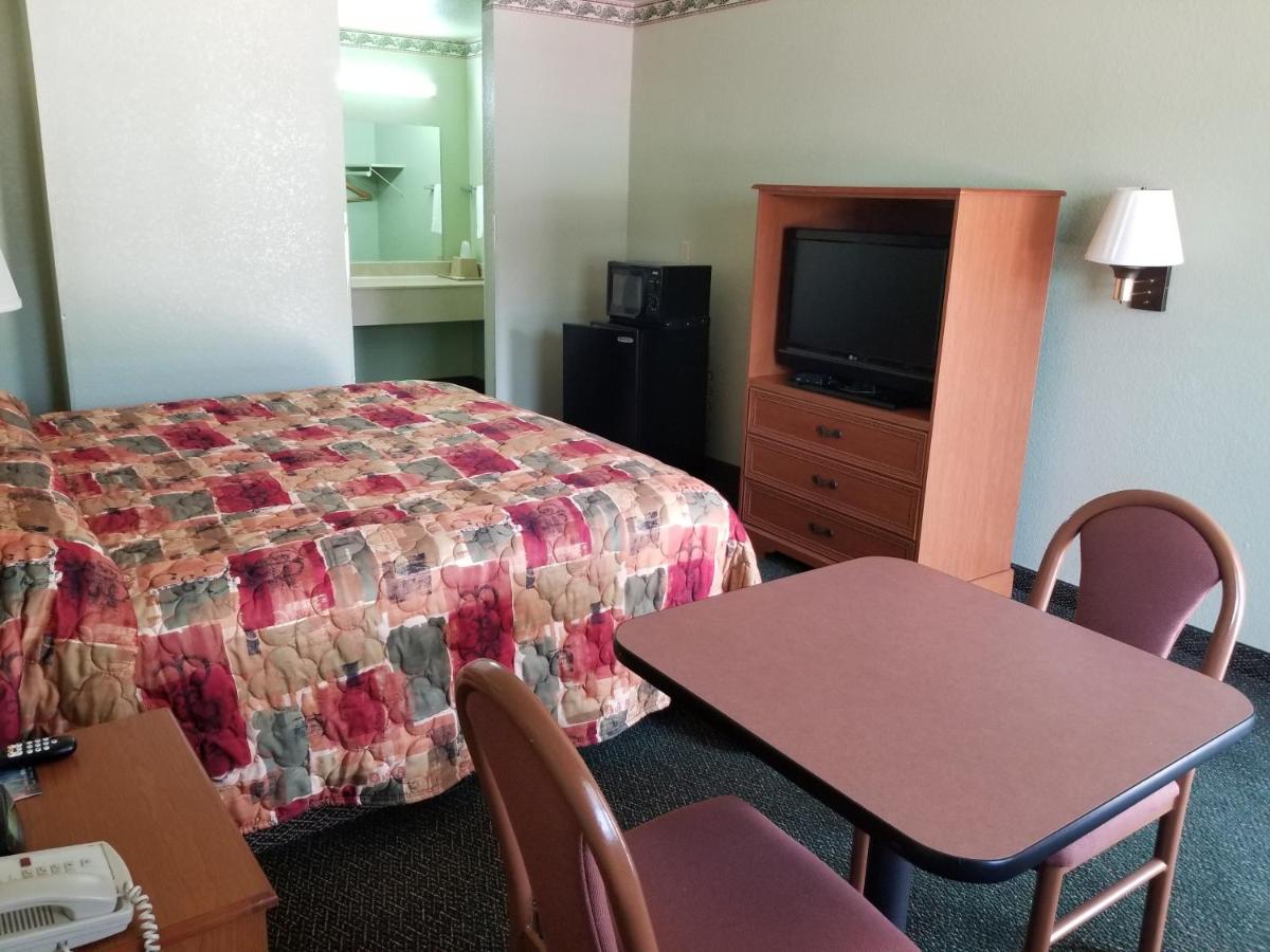 Haltom Inn Fort Worth - image 7