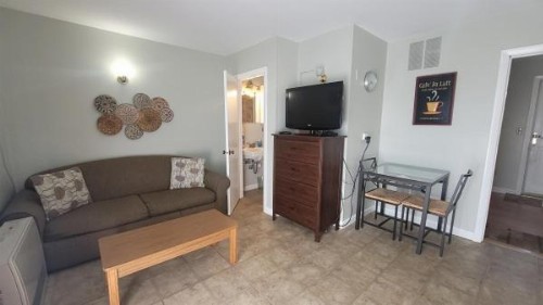Colonial Seaside 43 - image 13