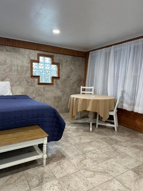 Nautical Motel - image 18