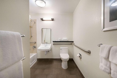 Sonesta Simply Suites Hampton - image 11
