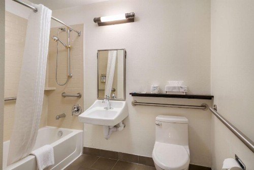 Sonesta Simply Suites Hampton - image 14