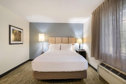 Sonesta Simply Suites Hampton - image 17