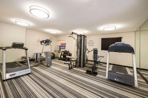 Sonesta Simply Suites Hampton - image 18