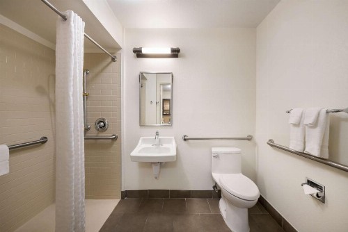 Sonesta Simply Suites Hampton - image 19