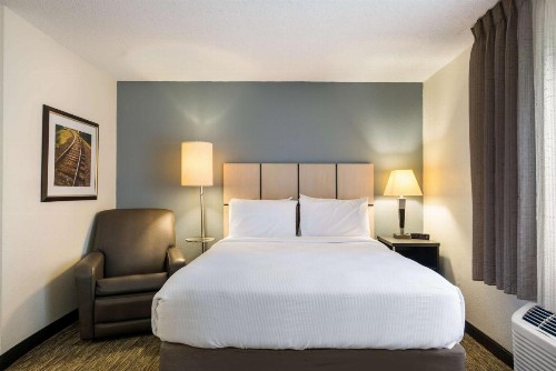 Sonesta Simply Suites Hampton - image 20