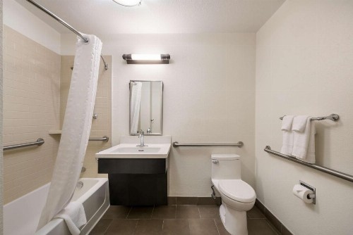 Sonesta Simply Suites Hampton - image 35