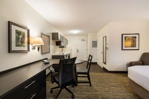 Sonesta Simply Suites Hampton - image 7