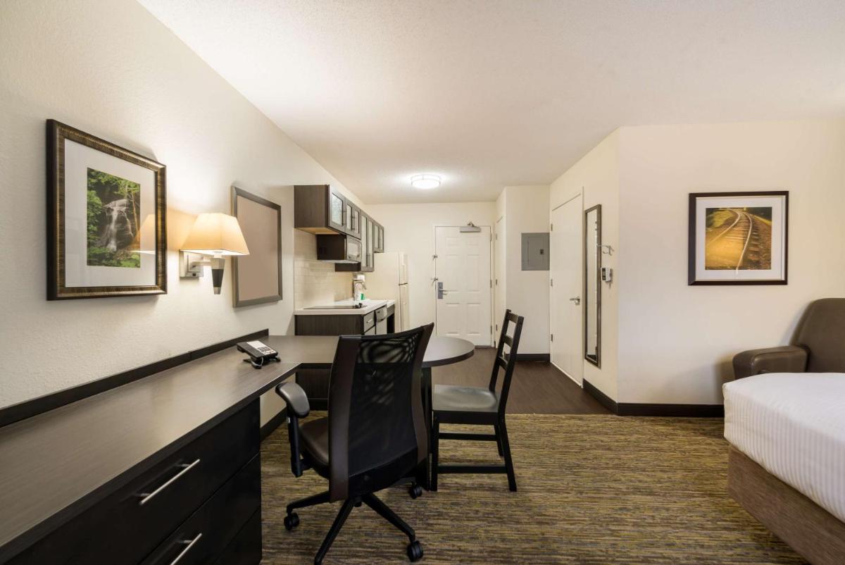 Sonesta Simply Suites Hampton - image 7