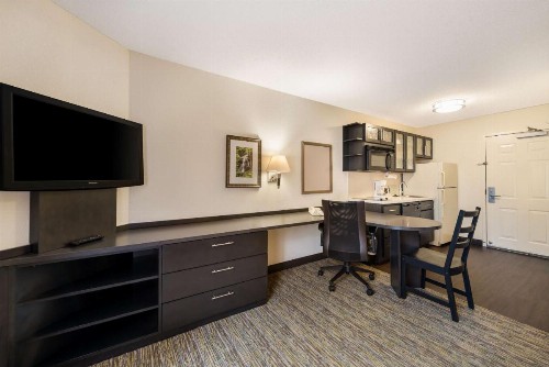 Sonesta Simply Suites Hampton - image 8