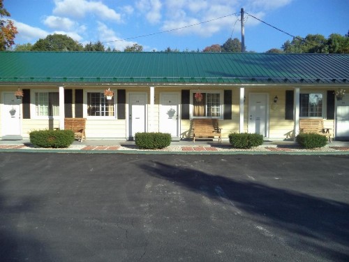 Weathervane Motel Lanesboro - image 16