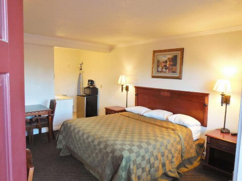 Americas Best Value Inn Hanford - image 11