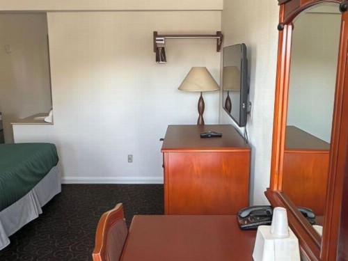 Americas Best Value Inn Hanford - image 15