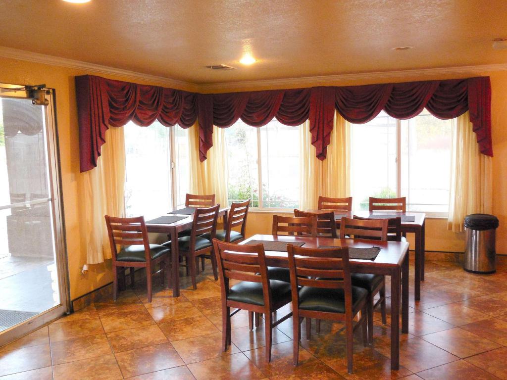 Americas Best Value Inn Hanford - image 3