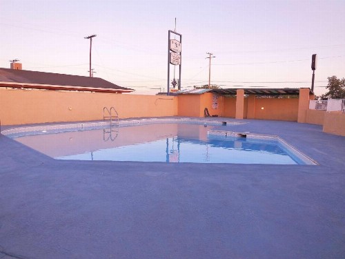 Americas Best Value Inn Hanford - image 4