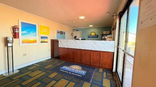 Days Inn by Wyndham Hannibal - image 10
