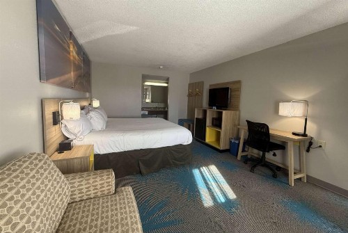 Days Inn by Wyndham Hannibal - image 13