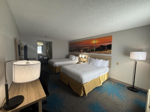Days Inn by Wyndham Hannibal - image 16