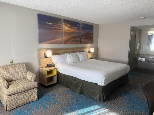 Days Inn by Wyndham Hannibal - image 18