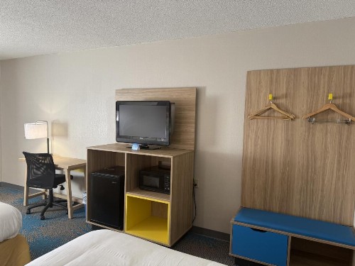 Days Inn by Wyndham Hannibal - image 20