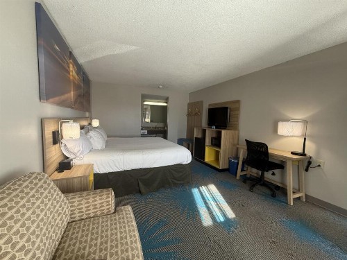Days Inn by Wyndham Hannibal - image 21