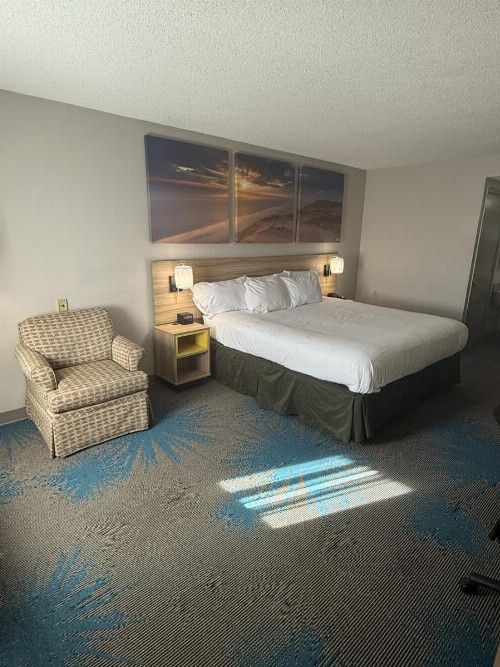 Days Inn by Wyndham Hannibal - image 22