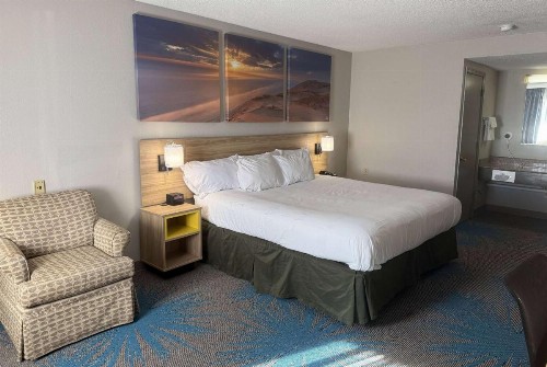 Days Inn by Wyndham Hannibal - image 4