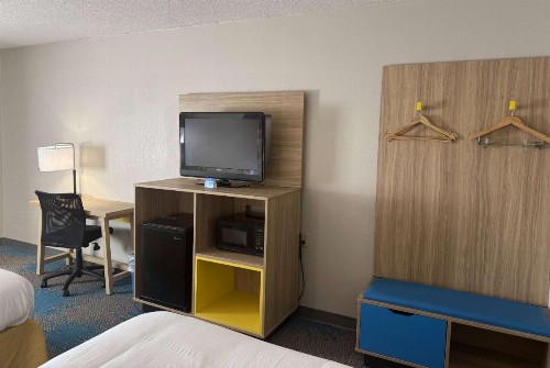 Days Inn by Wyndham Hannibal - image 5