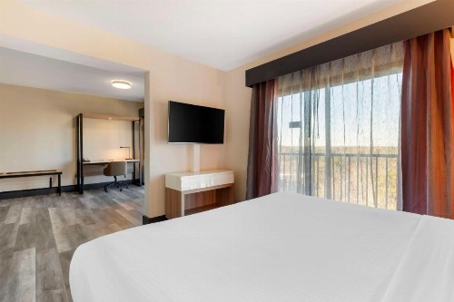 Best Western Plus Atlanta Airport East - image 17