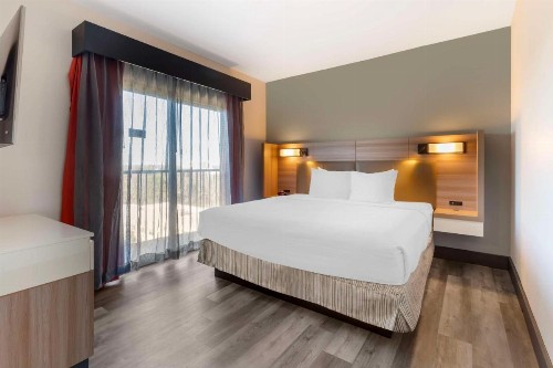 Best Western Plus Atlanta Airport East - image 7