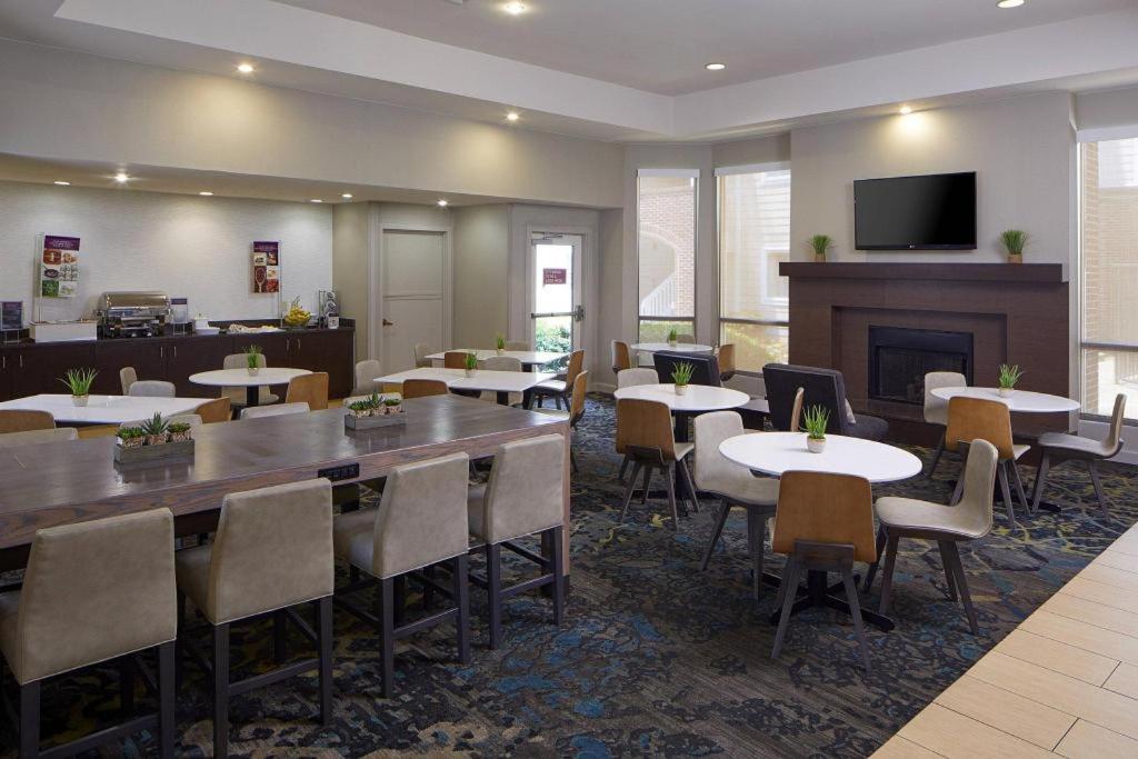 Residence Inn by Marriott Atlanta Airport North/Virginia Avenue - image 6