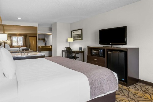 Best Western of Harbor Springs - image 30