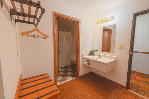 Harlan Inn and Suites - image 13