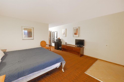 Harlan Inn and Suites - image 39