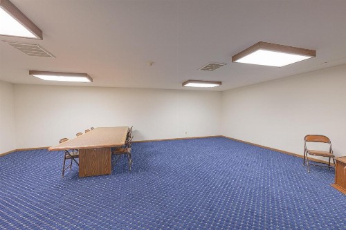 Harlan Inn and Suites - image 4
