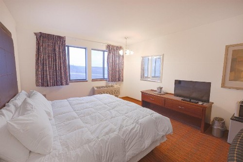Harlan Inn and Suites - image 5