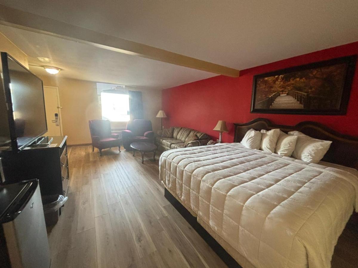 ECONOMY INN & SUITES - main image